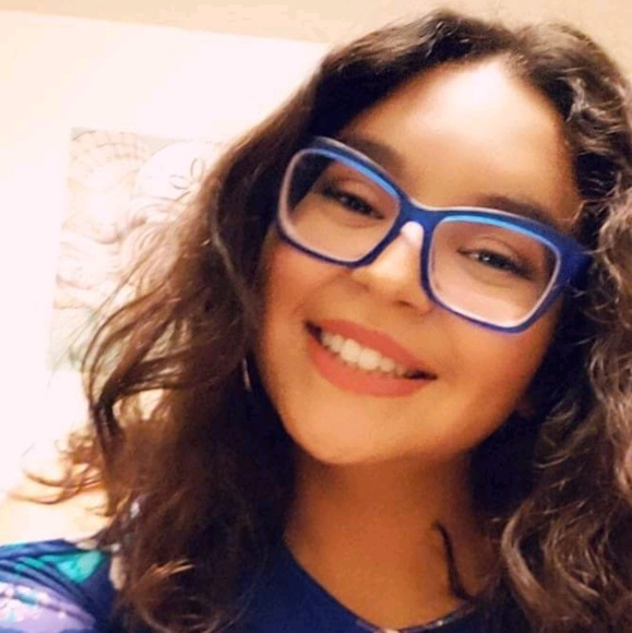 Meet your Posher, Julissa - Picture 1 of 1